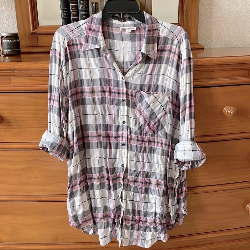 NWOT Tunic Length Pink/Gray Plaid Button Down Shirt